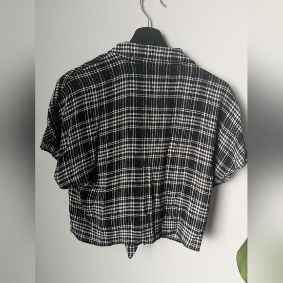 Aritzia Wilfred Free front-tie crop top black and white plaid - Size S - Picture 5 of 5